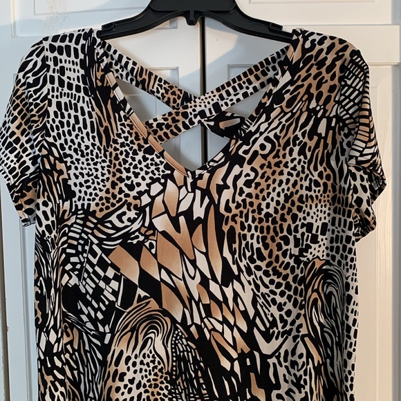 Fave Animal Print V-Neck Cap Sleeves Blouse EUC - Picture 2 of 5